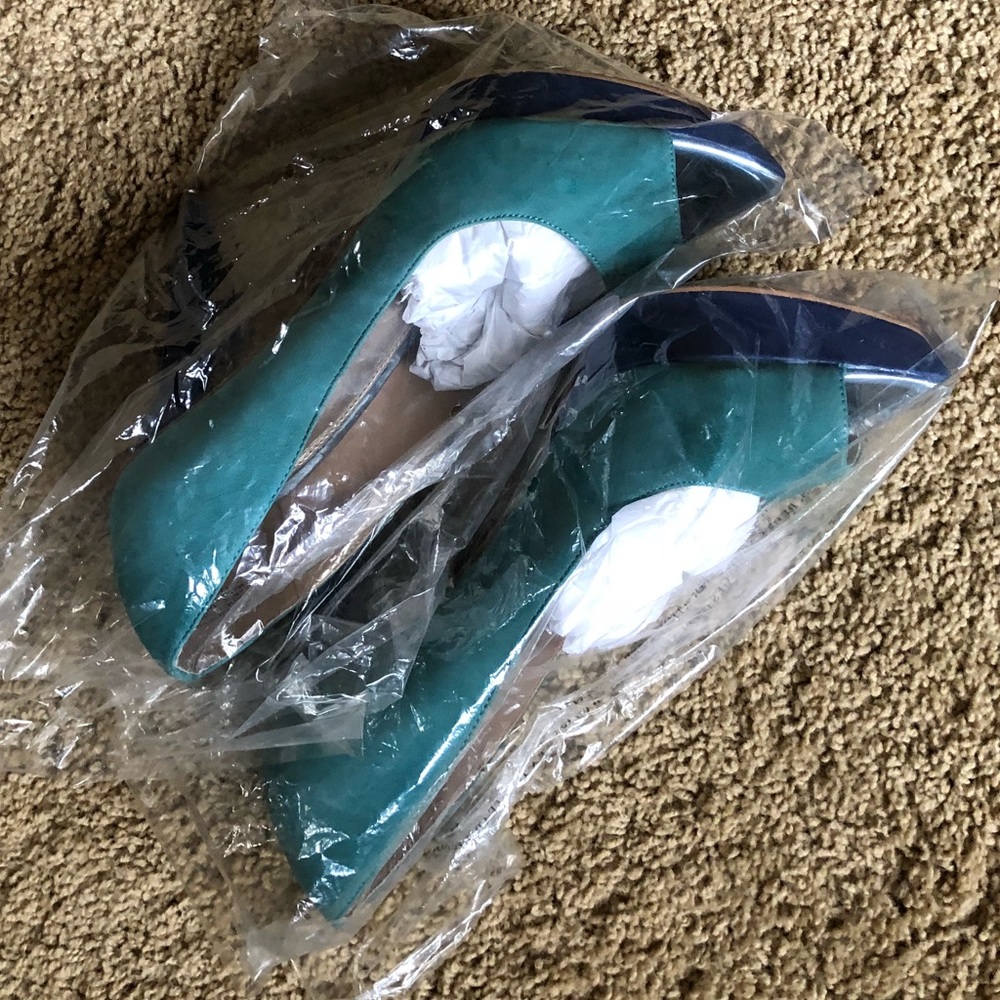 Peep Toe color block pump - Picture 6 of 6